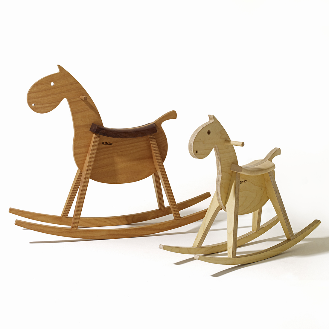 It s rocking horse. Деревянная лошадка. Лошадь-качалка деревянная. Детская деревянная лошадка. Игрушка лошадка качалка деревянная.