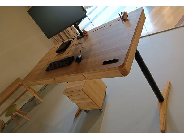 UPP! - height-adjustable desk
