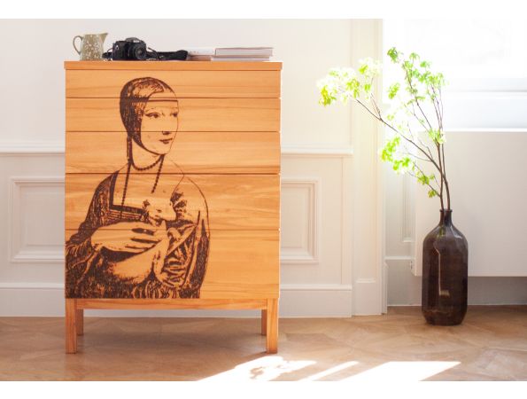 SOLID chest of drawers